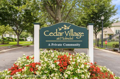 32 Chesapeake Dr, Holmdel Village, NJ 07733-3111