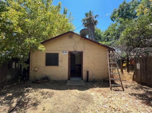 322 Vine St, Modesto, CA 95351-2734