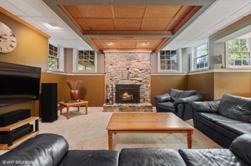 6755 Fieldstone Dr, Willowbrook IL  60527-5294 exterior