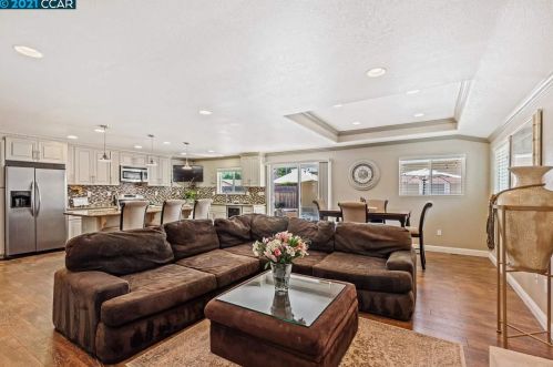 3144 Santa Paula Dr, Concord CA  94518-2821 exterior