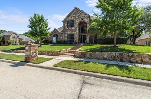 8212 Kentwood Dr, Fort Worth, TX 76182-8667