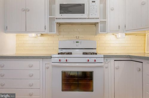 456 Gladstone Ave, Tavistock NJ 08033-4005 exterior