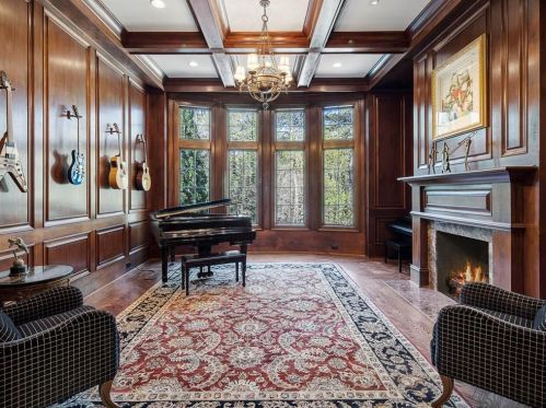 5540 Lake Island Dr, Atlanta GA  30327-4832 exterior