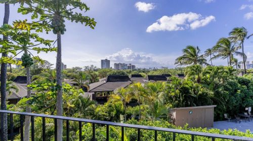 3038 La Pietra Cir, Honolulu, HI 96815-4736