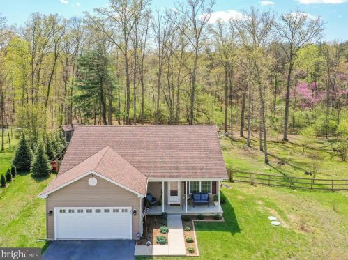 342 Executive Way, Hedgesville WV  25427-5770 exterior