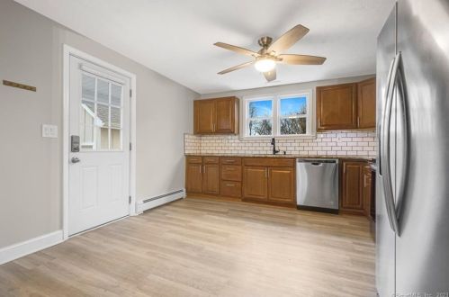 92 West St, Windsor Locks CT  06096-1813 exterior