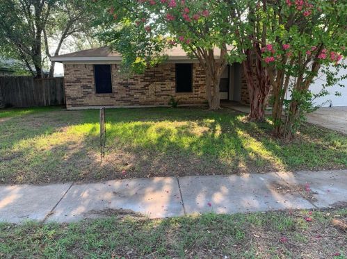 7304 Meadowbrook Dr, Fort Worth TX  76182-6116 exterior