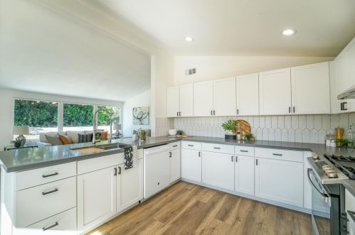 3350 Dorchester Dr, San Diego, CA 92123-2610