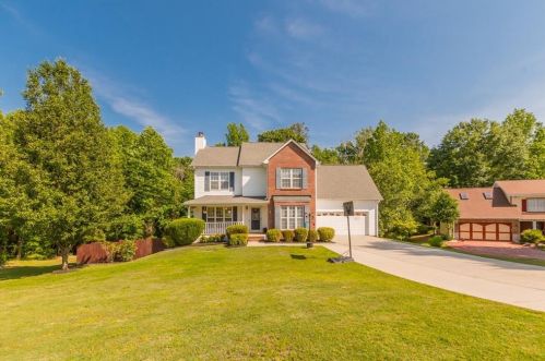 305 Greenleaf Ct, Loganville, GA 30052-4472
