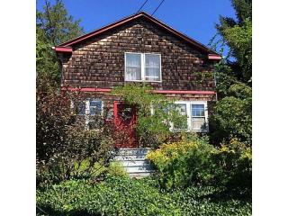 549 Maple Ave, Barrington, RI 02806-3422
