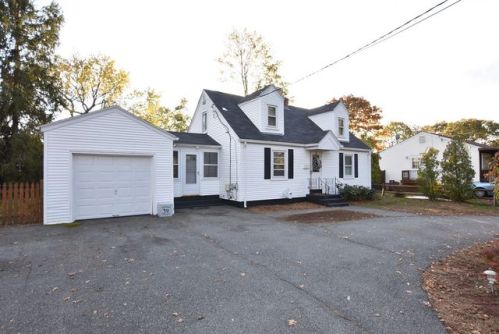 84 New York Ave, Warwick, RI 02888-3844