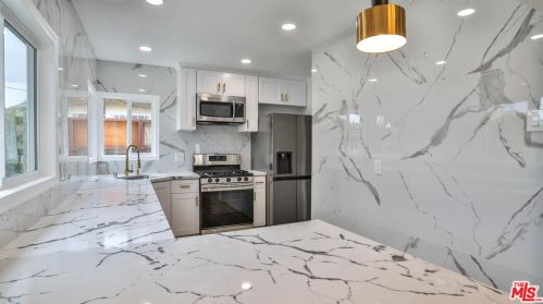 13606 Lemoli Ave, Hawthorne CA  90250-7722 exterior