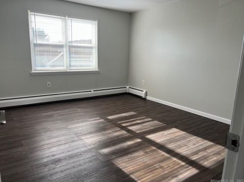 270 High St, Torrington, CT 06790-6345