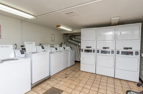 1909 Ala Wai Blvd, Honolulu HI  96815-1817 exterior