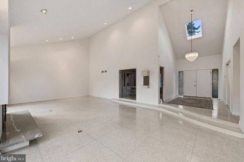 1 Hemlock Ct, Princeton NJ  08540-4708 exterior