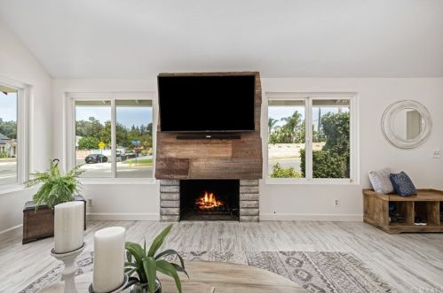 6298 Woodsboro Ave, Anaheim CA  92807-2347 exterior