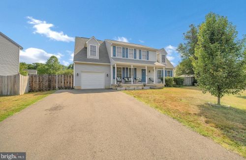 10809 Hamiltons Crossing Dr, Fredericksburg VA  22408-8032 exterior
