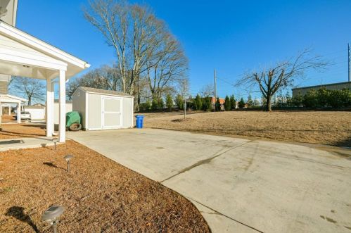 641 Davis St, Gainesville GA  30501-6704 exterior