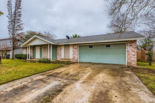 5626 Sir Gareth Dr, San Antonio, TX 78218-2336