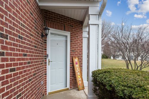 1518 Shagbark Dr, Lemont, IL 60490-6581