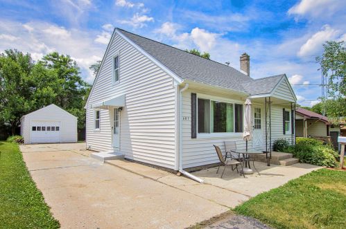 607 Highland Ave, Bull Valley, IL 60098-3635