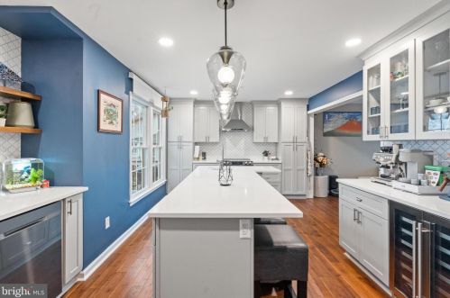 827 Spring Knoll Dr, Herndon VA  20170-3920 exterior