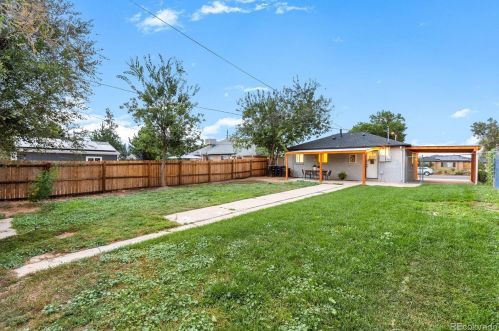 3295 Oneida St, Denver CO  80207-2225 exterior