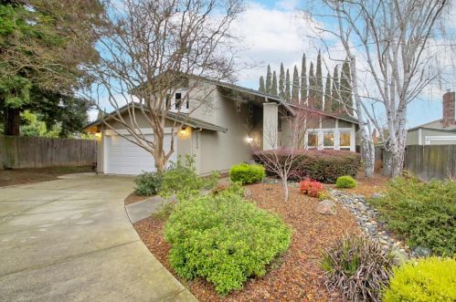 10134 Elk Wood Ct, Elk Grove, CA 95624-2771