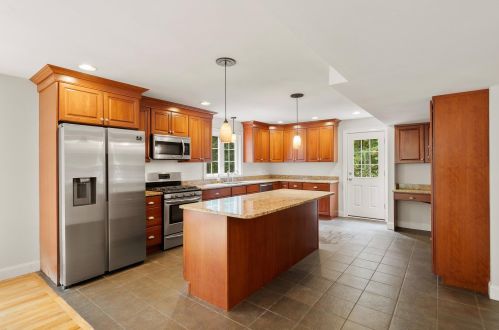 27 Colonel Wilkins Rd, Amherst, NH 03031-3060