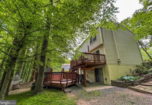 9008 Octavia Ct, Springfield VA  22153-1636 exterior