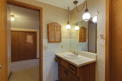 987 Hall Ave, Saint Paul MN  55118-1421 exterior