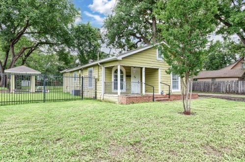 1415 Shady Grove Rd, Irving TX  75060-3895 exterior