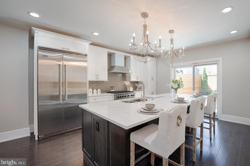 950 Front St, Philadelphia PA 19147-0043 exterior