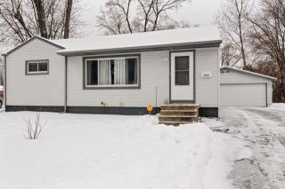 2921 Navaho Rd, Waukegan, IL 60087-3637