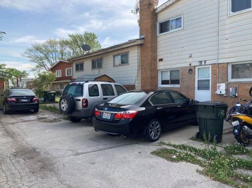 8651 Harlem Ave, Niles, IL 60714-2144