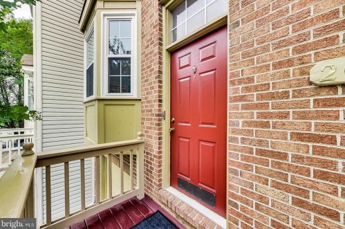204 Mcdaniel Dr, Purcellville, VA 20132-3368
