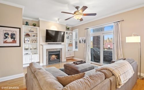 4733 Clark St, Chicago, IL 60640-7555