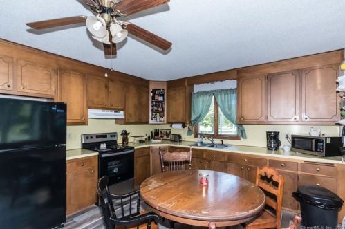 1890 Poquonock Ave, Windsor CT  06095-1234 exterior