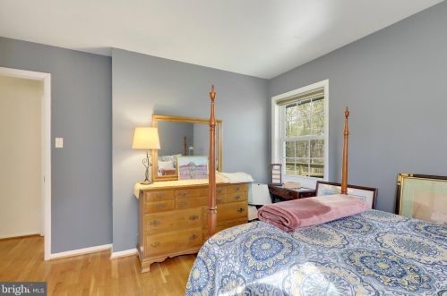 7122 Dalhouse St, Springfield VA  22151-3430 exterior