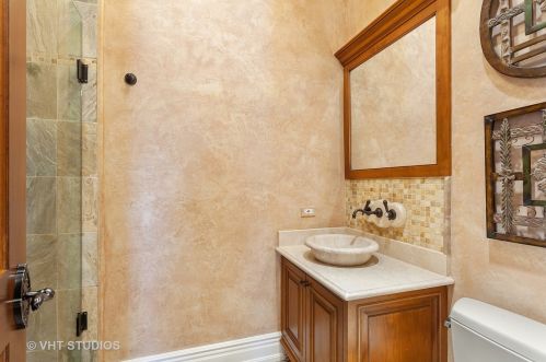 6403 Garfield Ave, Willowbrook IL  60527-5237 exterior