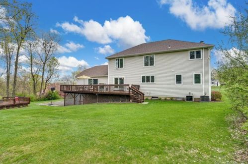 123 Crown View Dr, Upper Stepney, CT 06468-1445