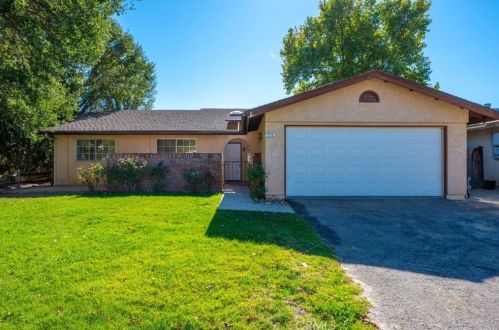 215 Golden Meadow Dr, Lake Nacimiento, CA 93446-4502