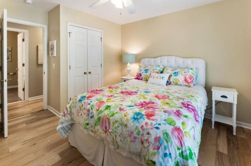 312 Hollyfax Cir, Atlanta GA  30328-5702 exterior