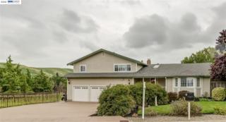 6300 Laura Ln, Pleasanton, CA 94566-9709
