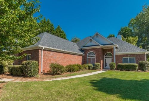 840 Cedar Creek Dr, Suwanee GA  30024-6804 exterior