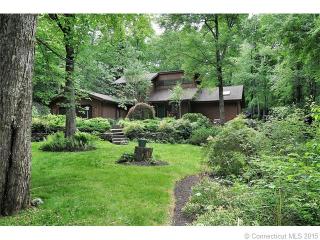 32 Plumb Brook Rd, Woodbury, CT 06798-2117