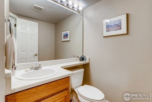 2011 Dailey Ln, Broomfield CO 80027 exterior