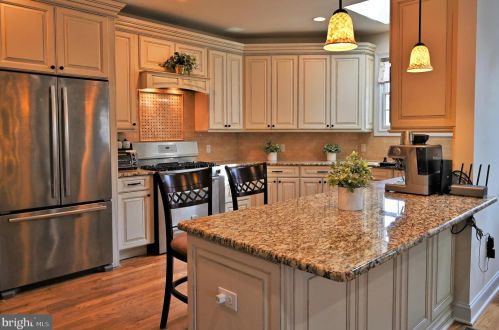 87 Leavitt Ln, Princeton NJ  08540-3921 exterior