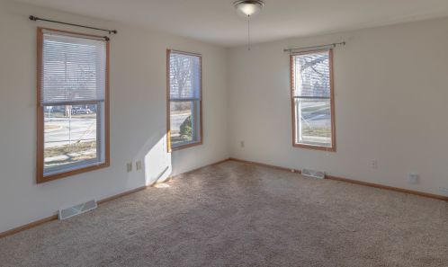529 Locust St, Sycamore, IL 60178-2223