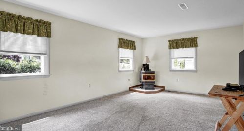 1924 Esther Dr, Carlisle, PA 17013-1029